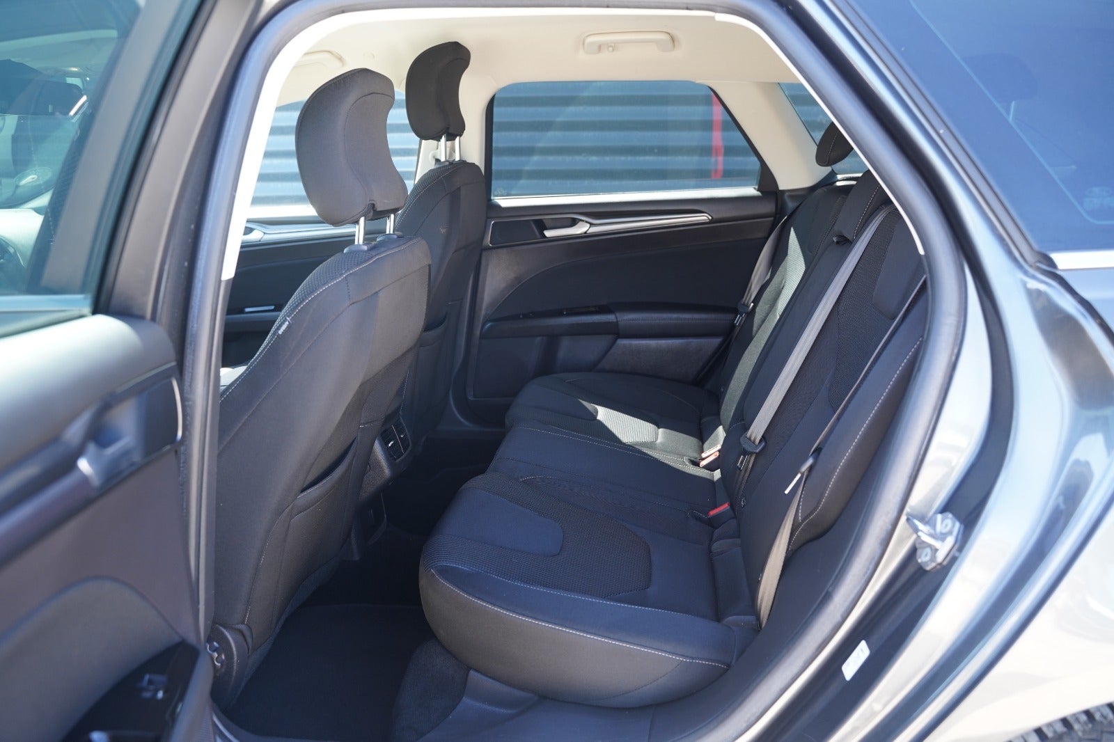 Billede af Ford Mondeo 2,0 HEV Titanium stc. CVT
