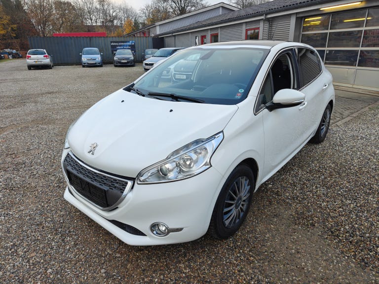 Peugeot 208 VTi Allure Sky