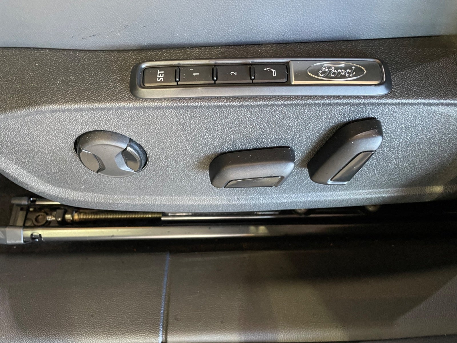 Ford Explorer Select Extended Range AWD