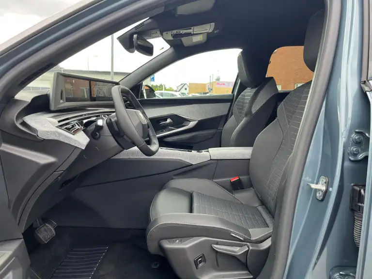 Peugeot e-5008 Allure 7prs