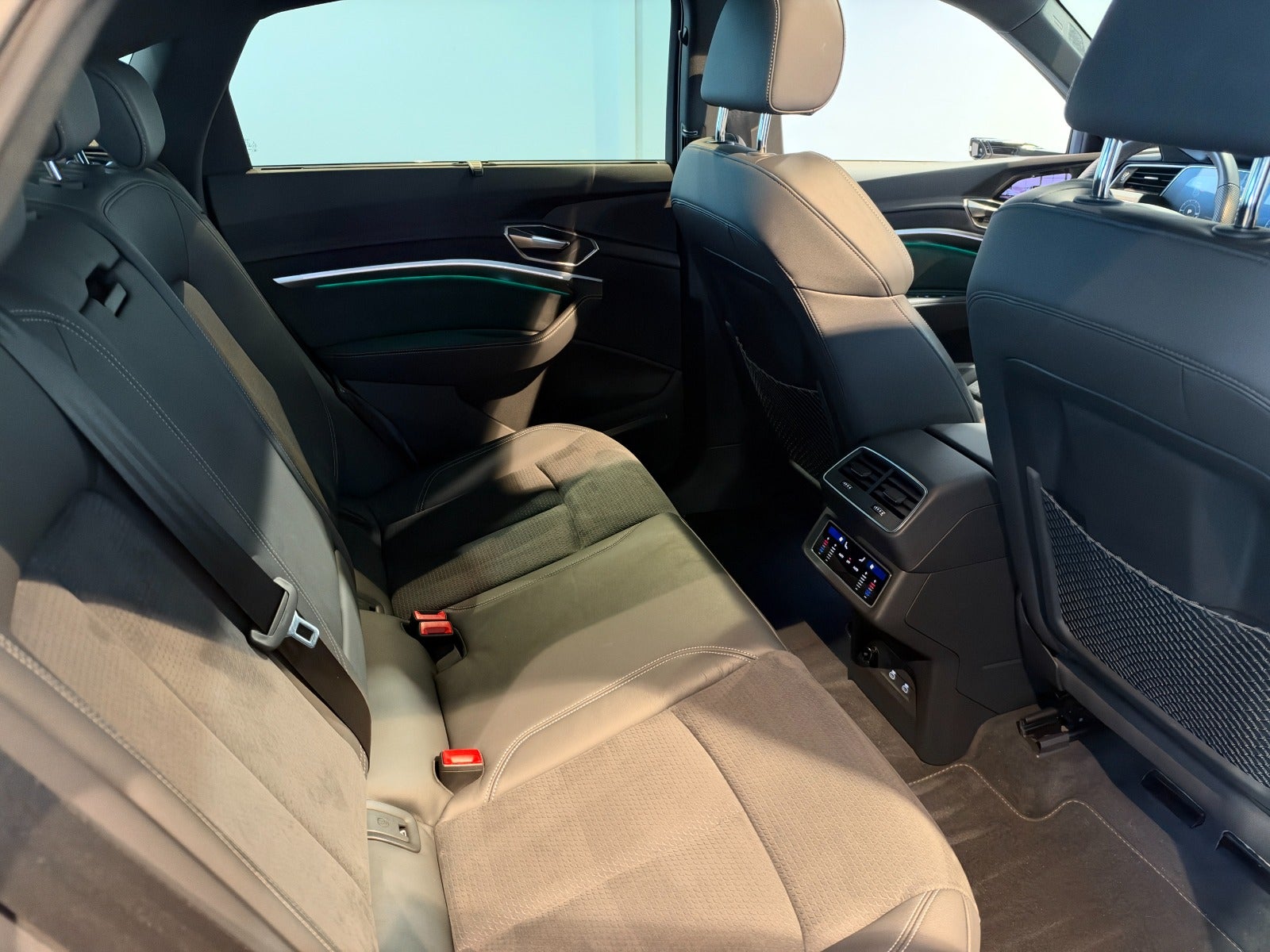 Audi Q8 e-tron 55 S-line Sportback quattro 5d - 8