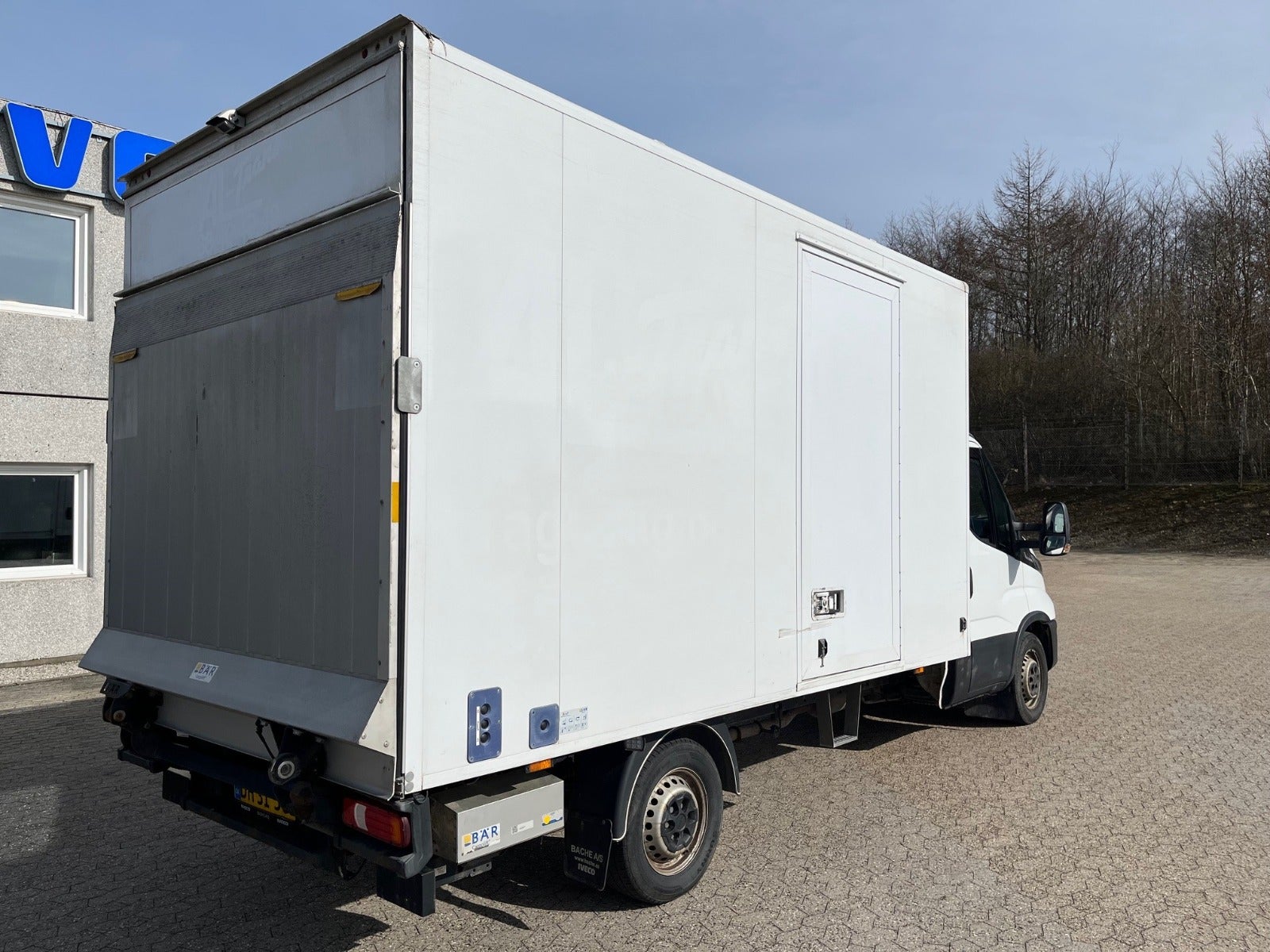 Billede af Iveco Daily 3,0 35S18 Box m/lift AG8