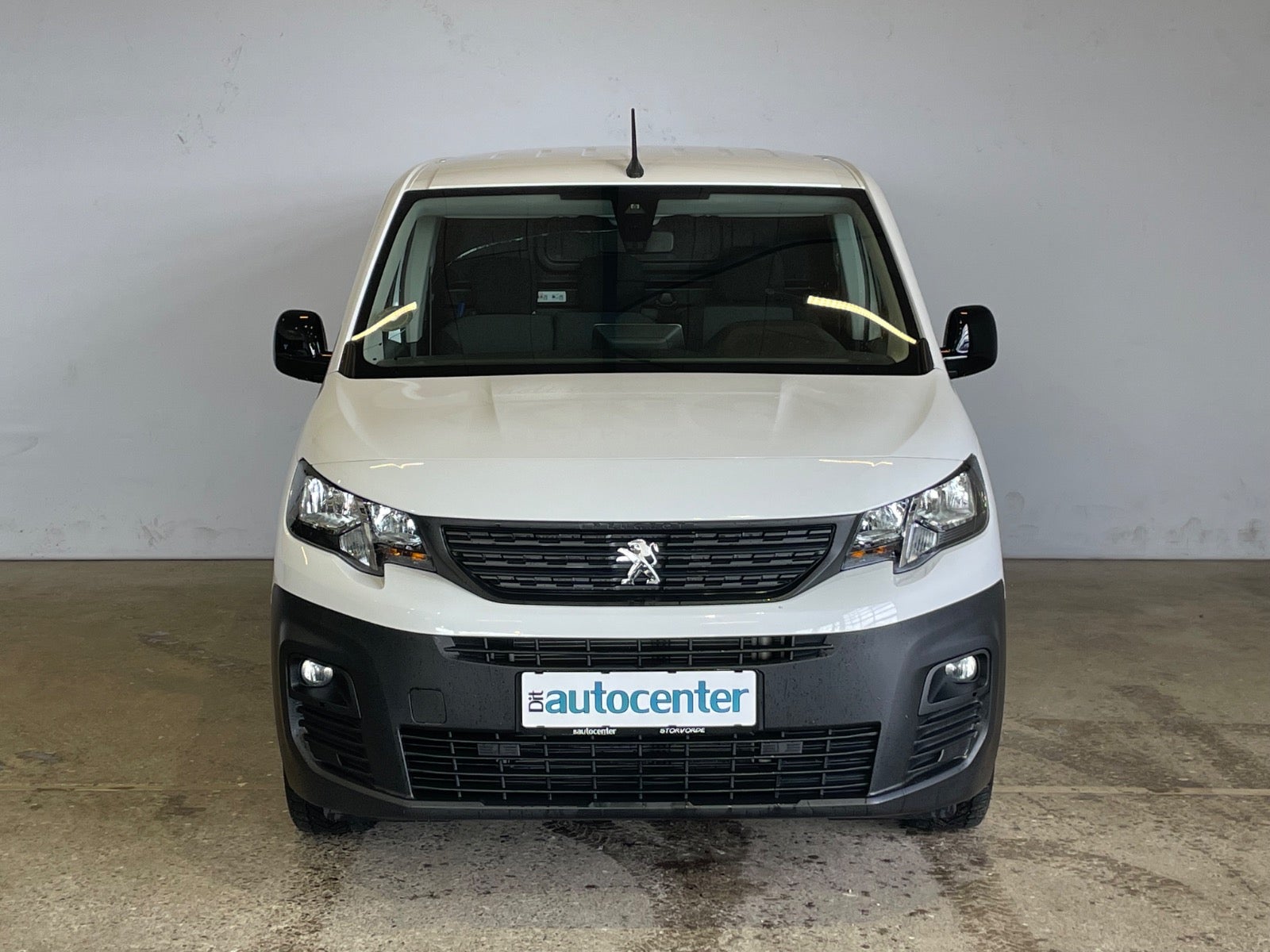 Peugeot Partner BlueHDi 100 L2V2 Plus Van