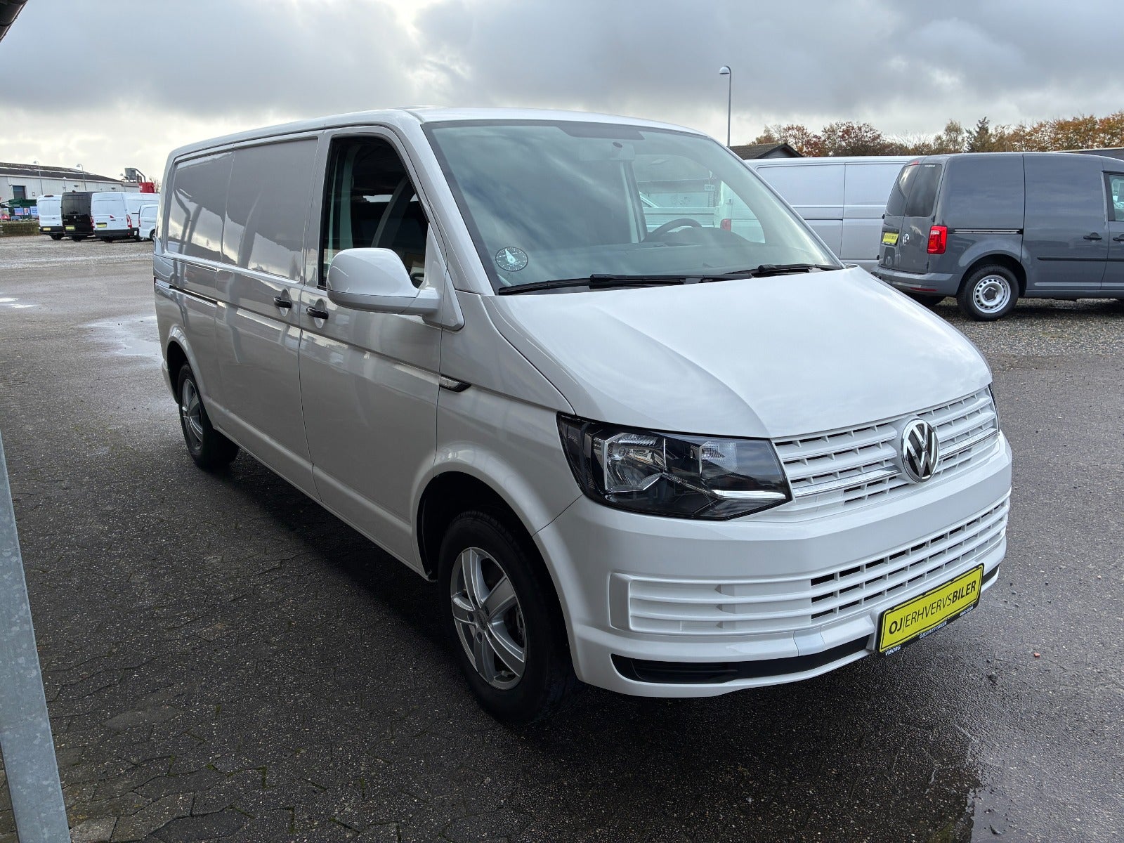 VW Transporter TDi 102 Kassevogn lang