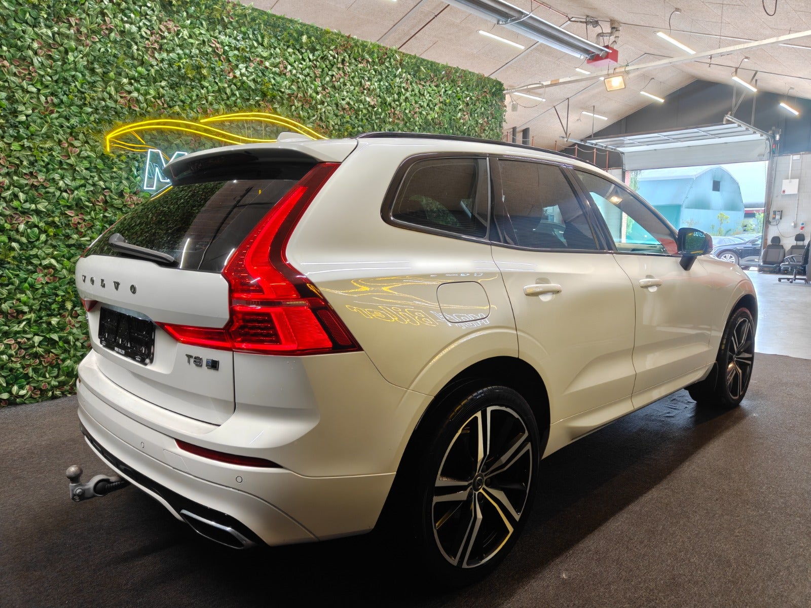 Billede af Volvo XC60 2,0 T8 ReCharge R-Design aut. AWD