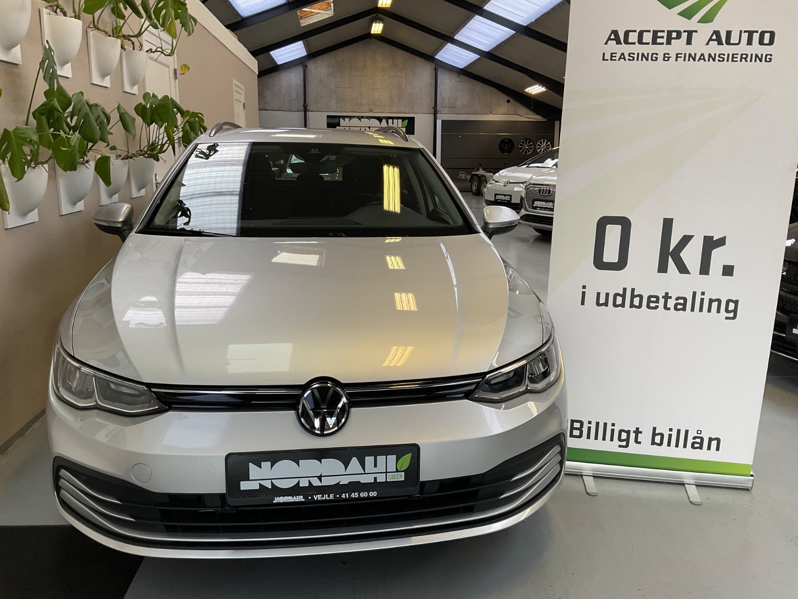 VW Golf VIII 1,5 TSi 130 Life Variant 5d - 4