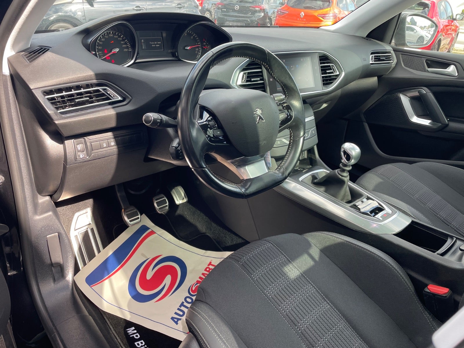 Billede af Peugeot 308 1,6 BlueHDi 120 Allure Sky SW