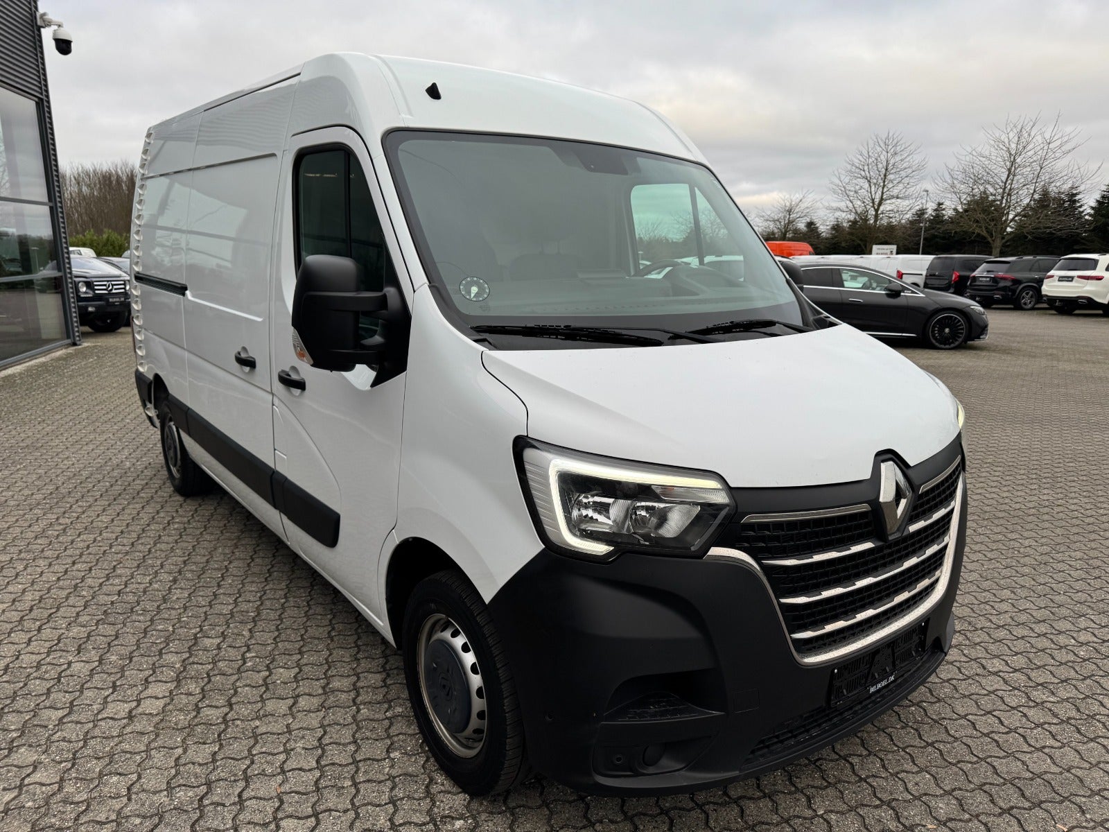 Renault Master IV T33 dCi 150 L2H2 Kassevogn