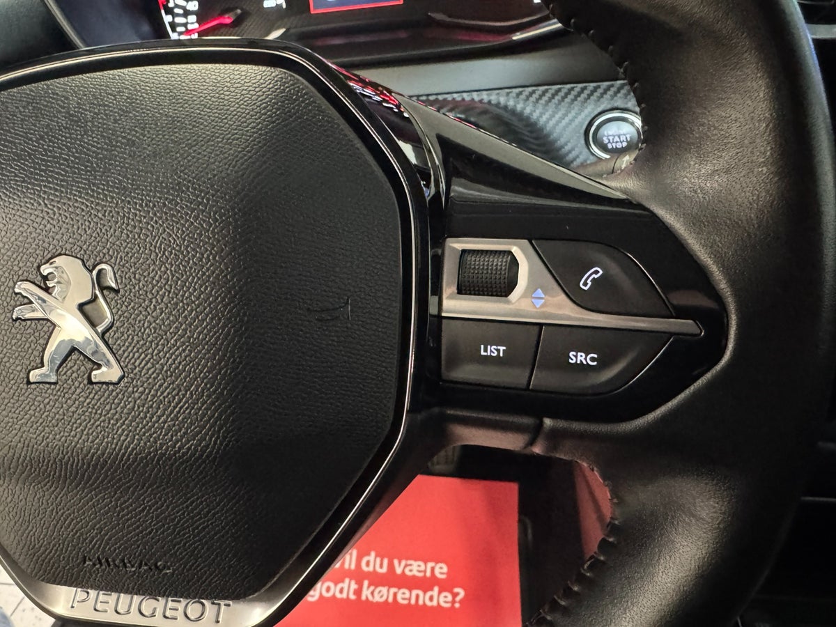 Peugeot 208 PureTech 100 Evolution Peugeot 208 PureTech 100 Evolution