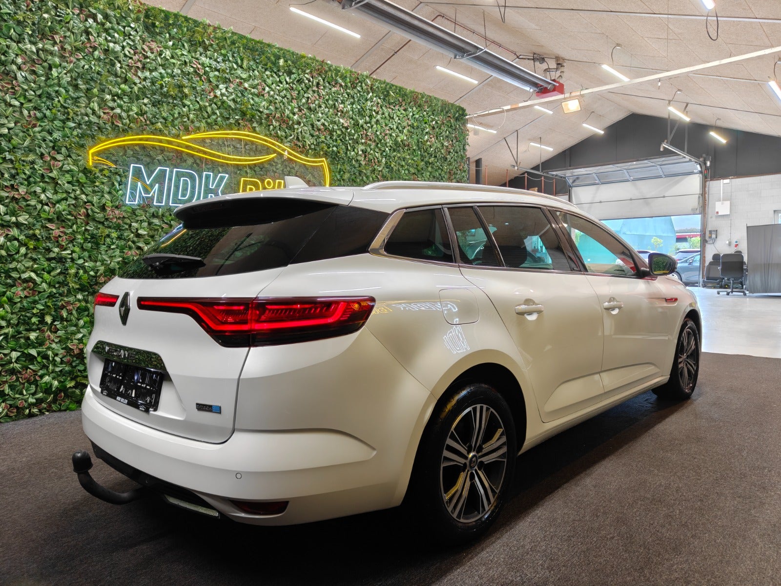 Billede af Renault Megane IV 1,6 E-Tech Zen Sport Tourer