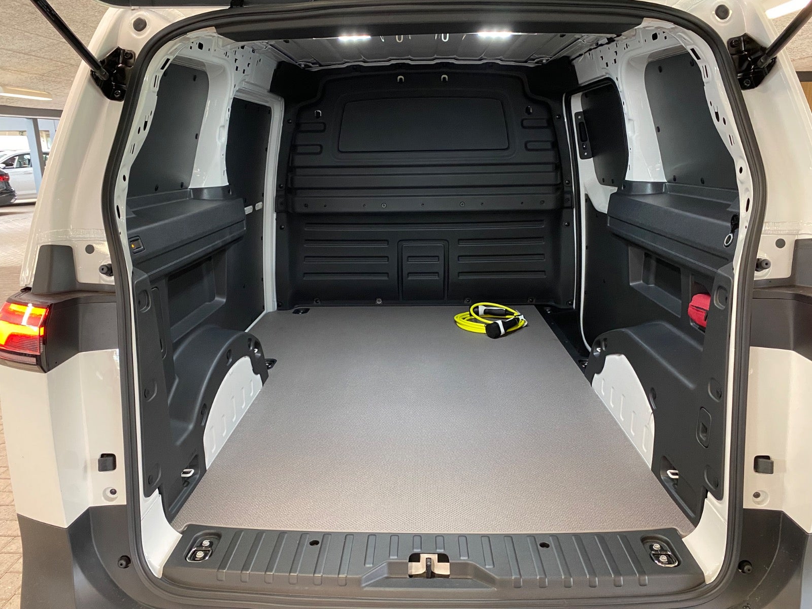 VW ID. Buzz Cargo Comfort+ – 5
