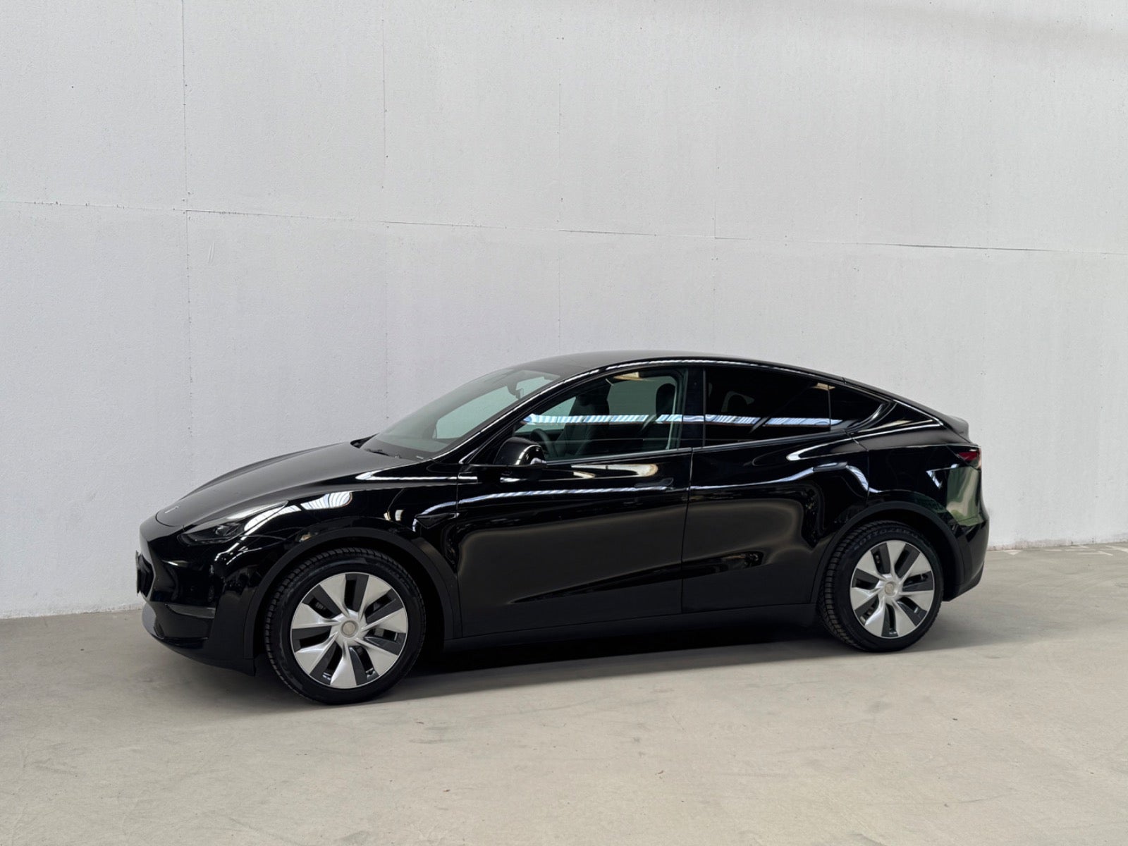 Tesla Model Y Long Range AWD A