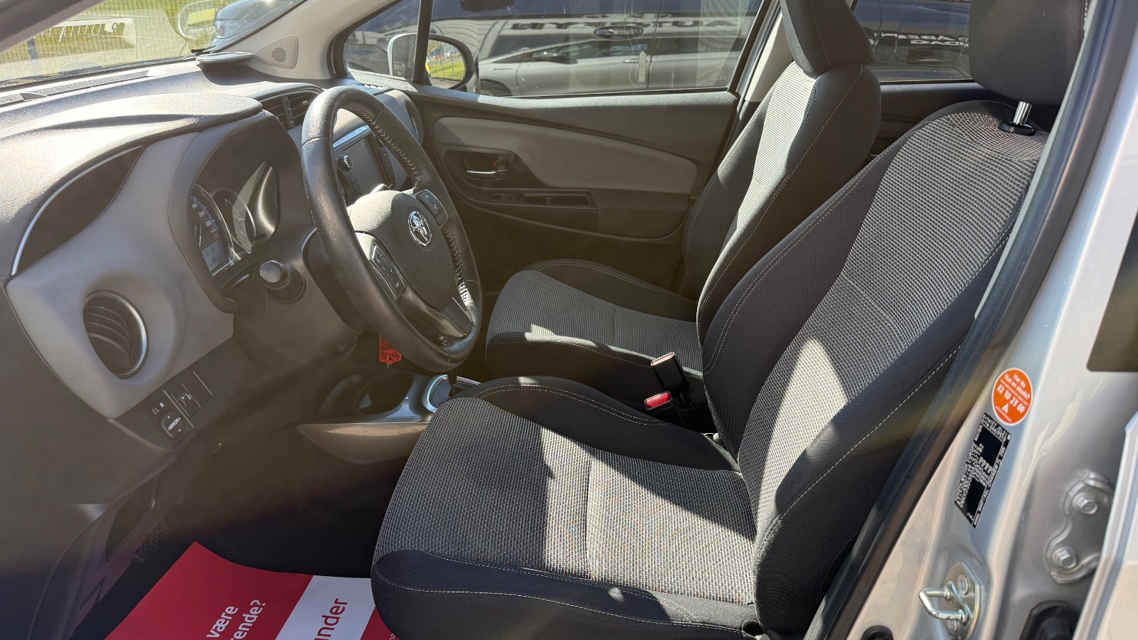 Toyota Yaris Hybrid H1 e-CVT