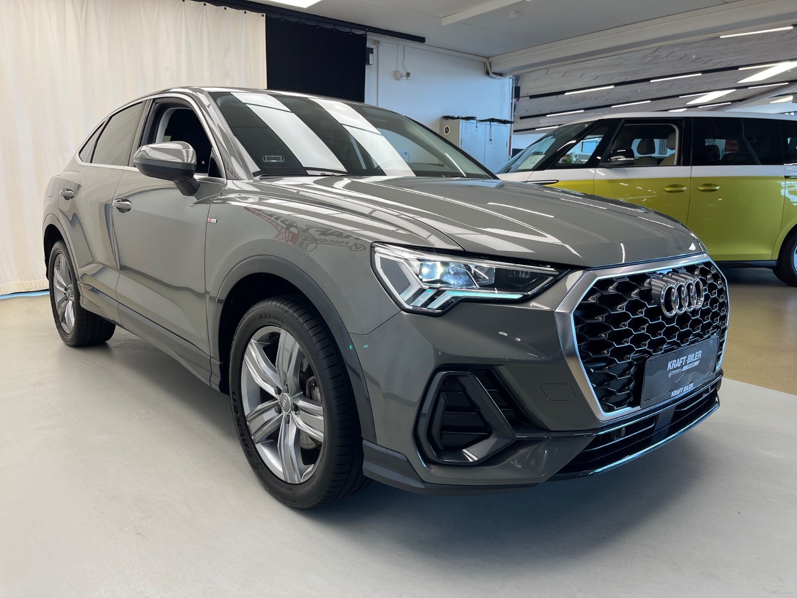Billede af Audi Q3 45 TFSi e Attitude plus Sportback S-tr.