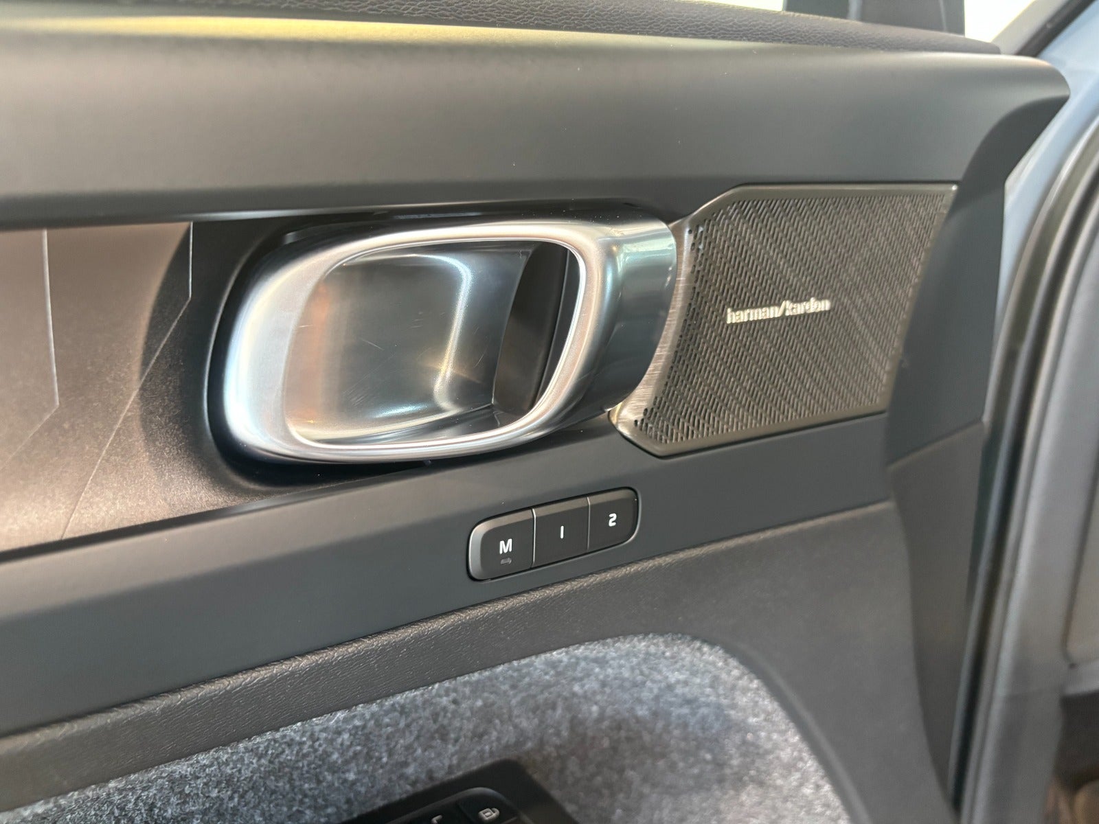 Volvo XC40 P8 ReCharge Twin Ultimate 5d - 16