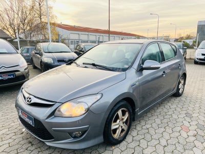 Hyundai i30 1,6 CRDi 90 Classic Sense+ Eco 5d