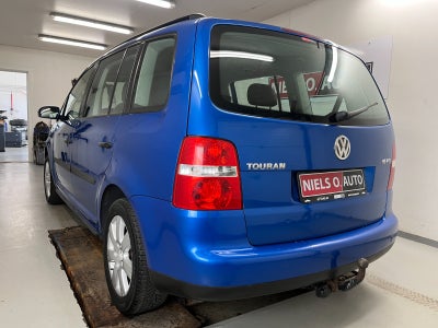 VW Touran 1,6 FSi Trendline 7prs 5d