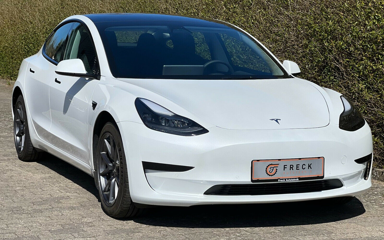 Tesla Model 3 Standard Range+ RWD Tesla Model 3 Standard Range+ RWD