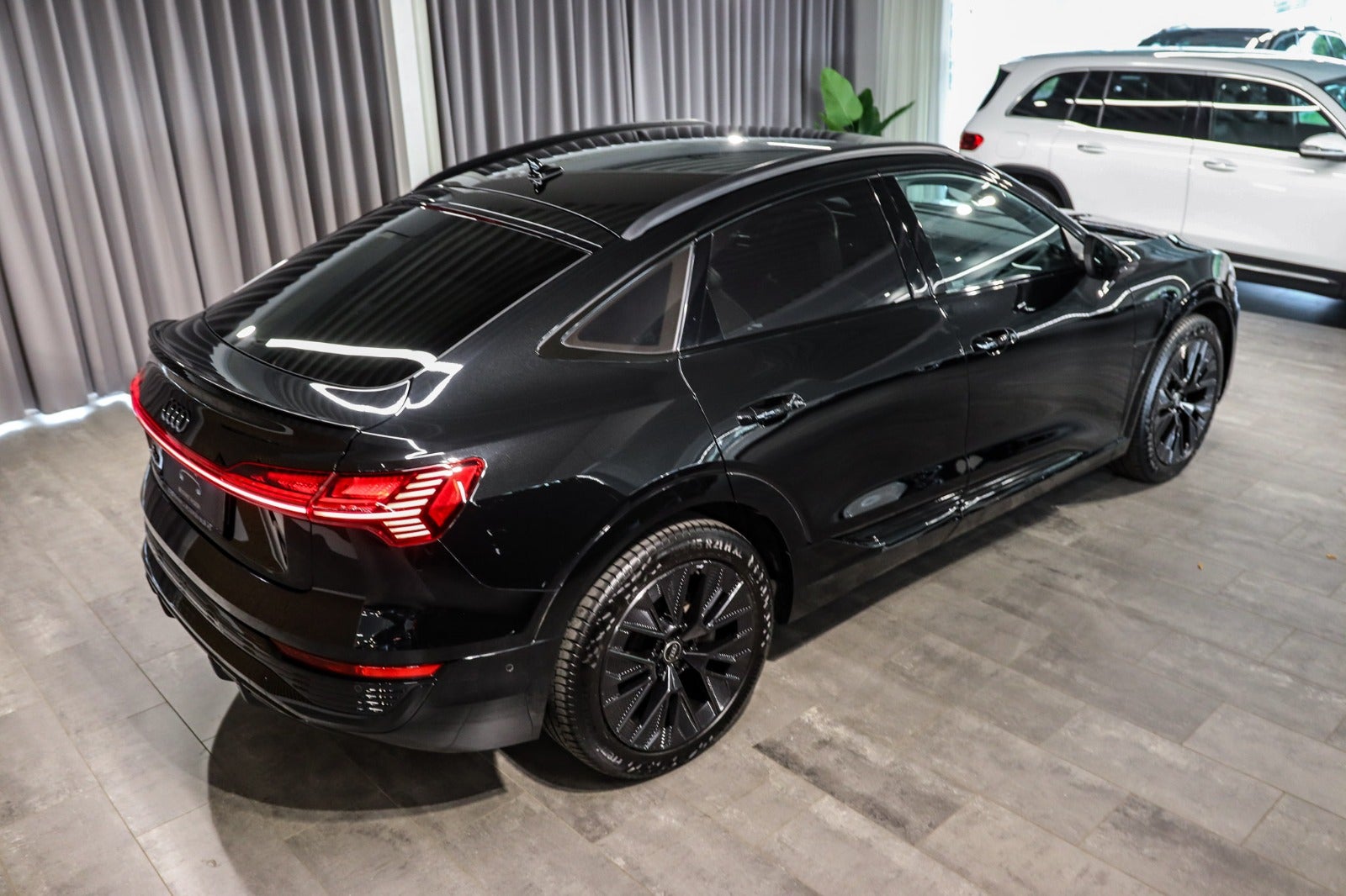Billede af Audi Q8 e-tron 55 S-line Sportback quattro
