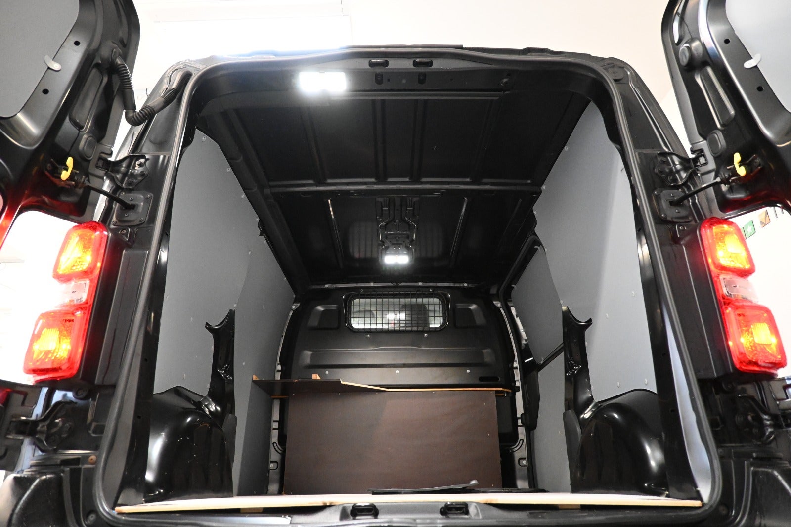 Peugeot Expert BlueHDi 115 L2 Plus Van
