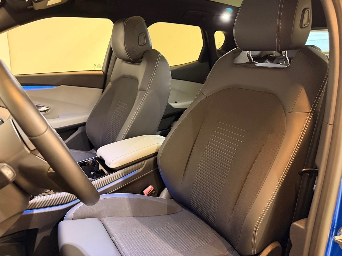 Ford Explorer Premium Extended Range