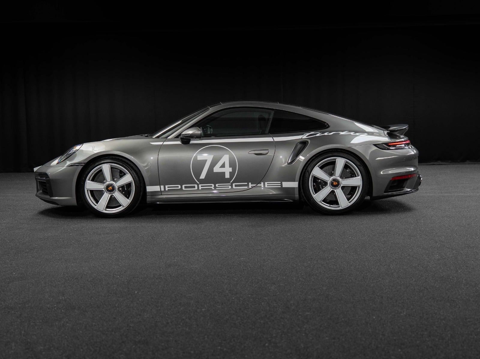 Gallery image 3 of 19