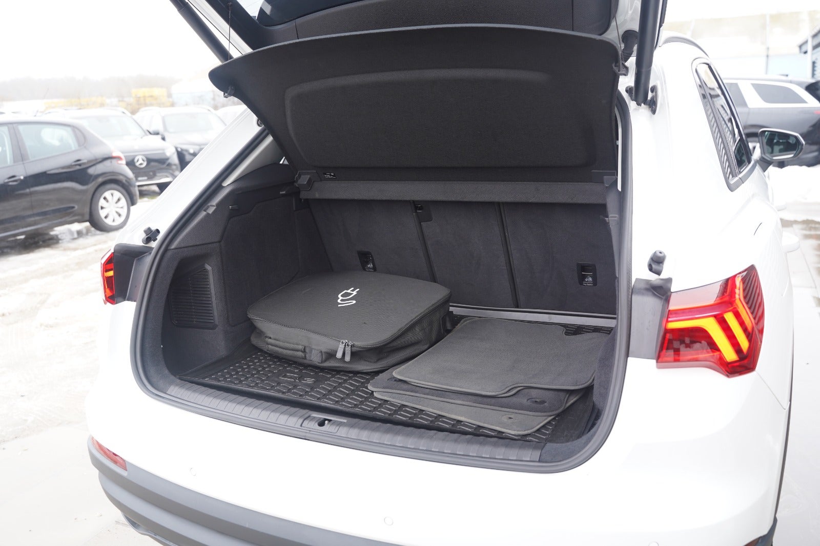 Billede af Audi Q3 45 TFSi e Attitude plus S-tr.