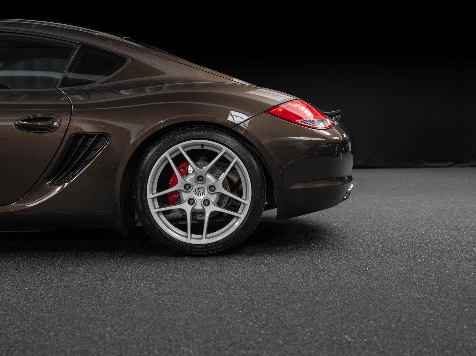 Gallery image 7 of 18