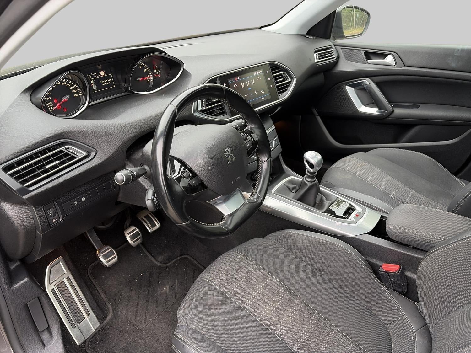 Billede af Peugeot 308 1,2 e-THP 130 Allure Sky SW