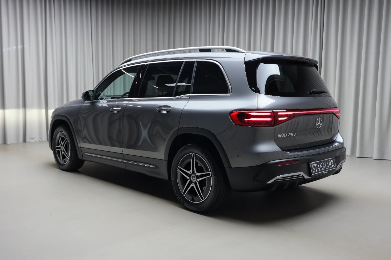 Mercedes-Benz EQB 250+ (3/8)