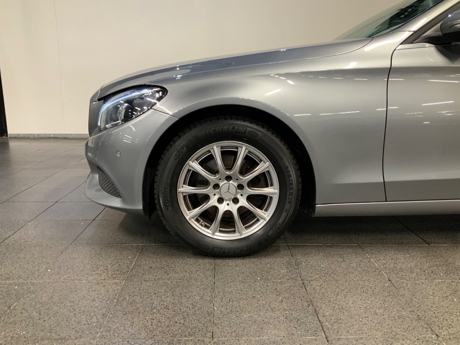 Mercedes-Benz C 200 (4/8)