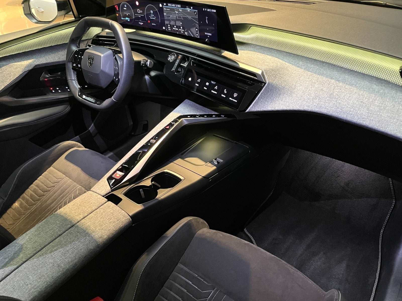 Billede af Peugeot e-3008 77 GT