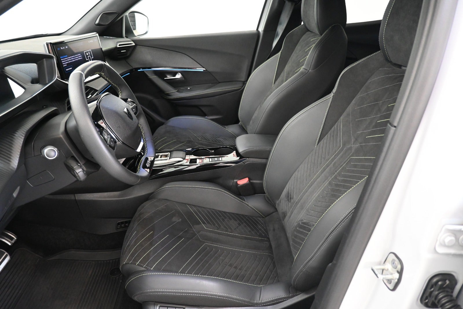 Peugeot e-2008 GT First Edition