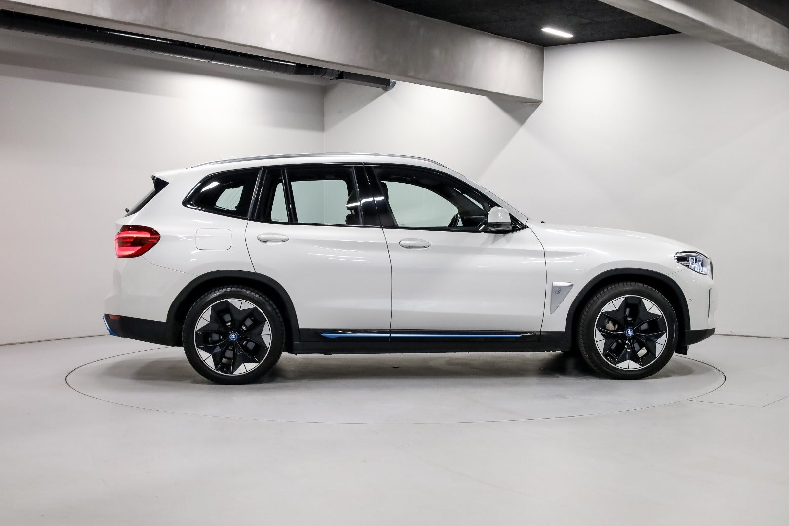 BMW iX3 Charged Plus