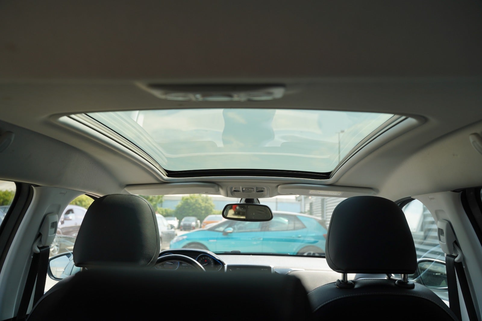 Billede af Peugeot 2008 1,6 BlueHDi 100 Allure Sky