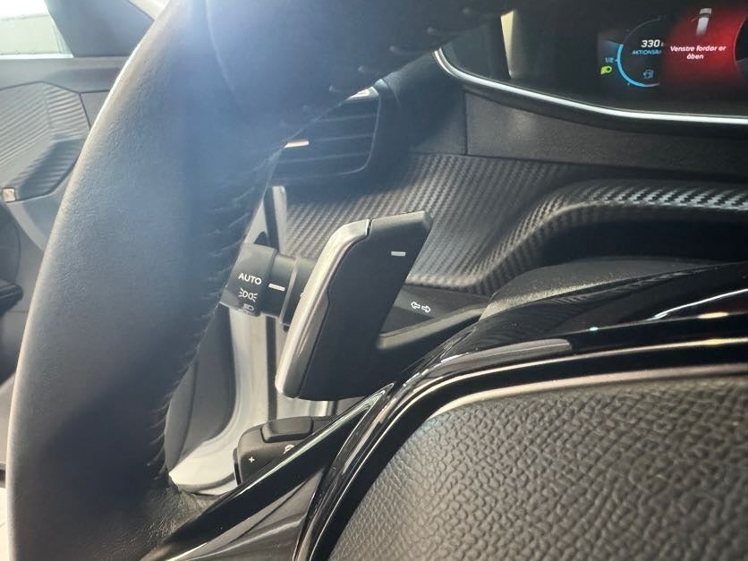 Peugeot 2008 PureTech 130 Vision Sport EAT8 Peugeot 2008 PureTech 130 Vision Sport EAT8