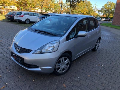 Honda Jazz 1,4 Comfort Benzin modelår 2009 km 137000 Sølvmetal nysynet ABS airbag startspærre servos