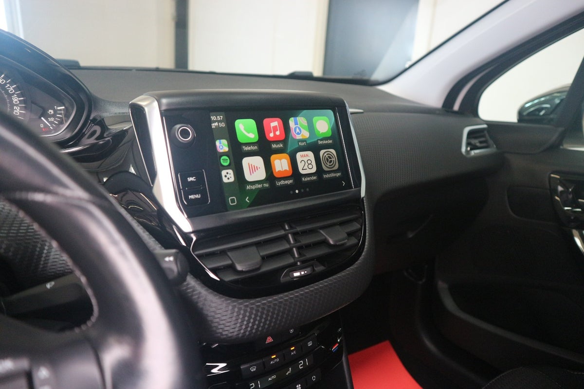 Peugeot 208 PureTech 82 Allure Sky
