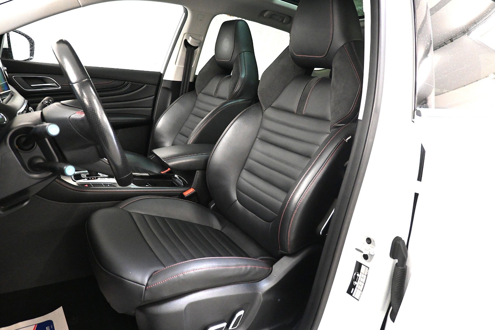 MG EHS PHEV Luxury