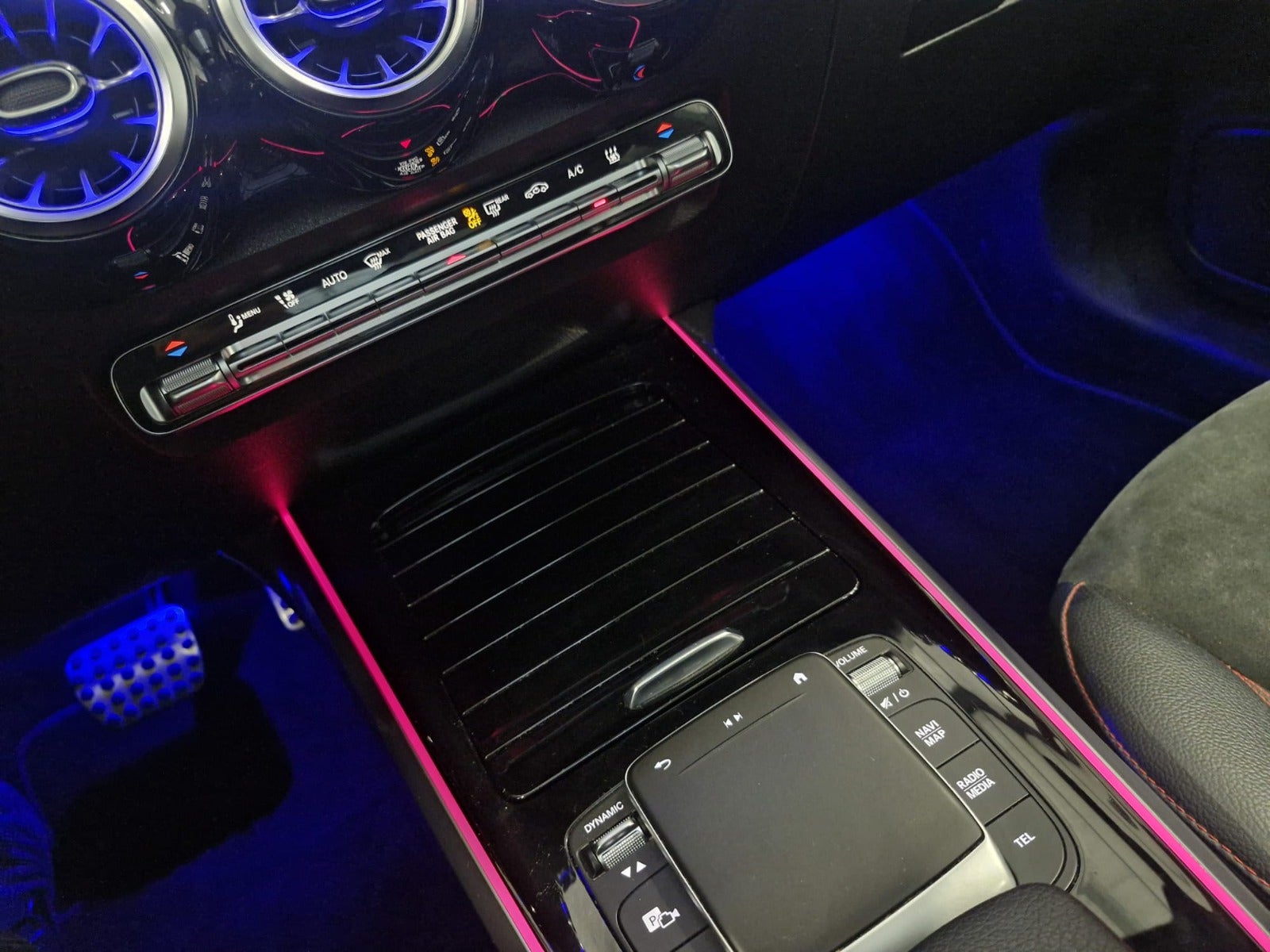 Billede af Mercedes EQB300  AMG Line 4Matic 7prs