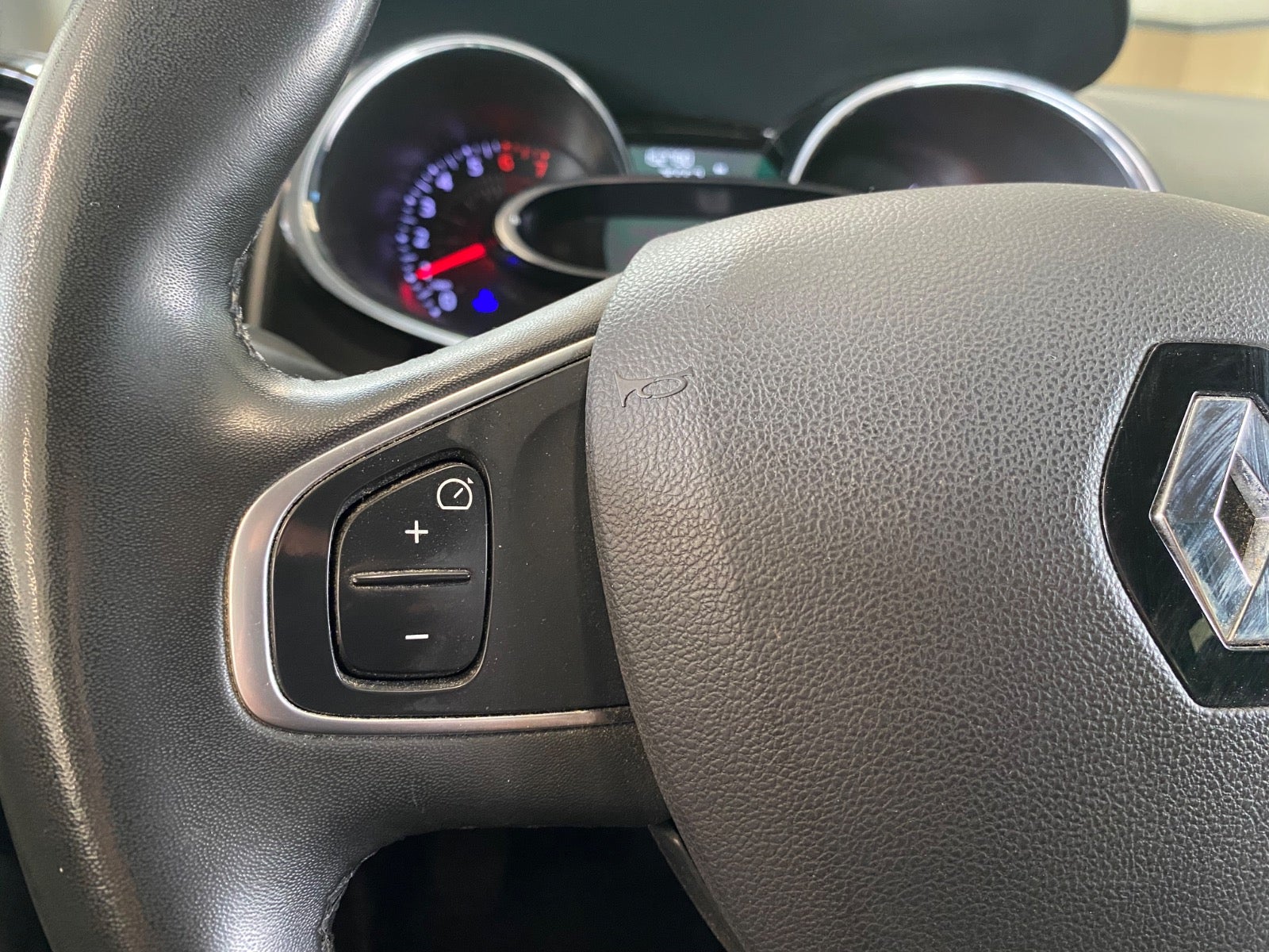 Renault Clio IV TCe 90 Zen Sport Tourer – 13