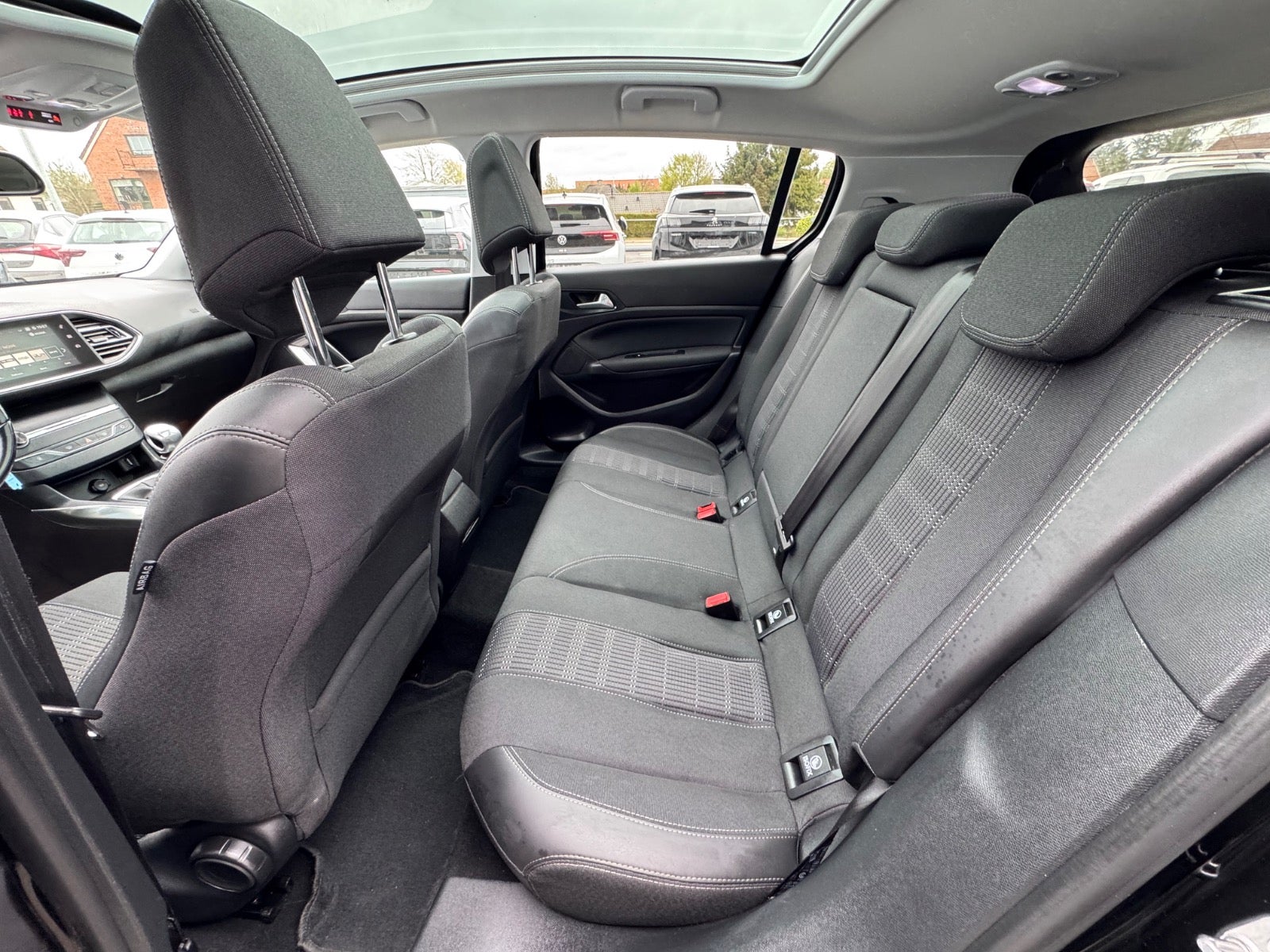 Billede af Peugeot 308 1,6 BlueHDi 120 Allure Sky