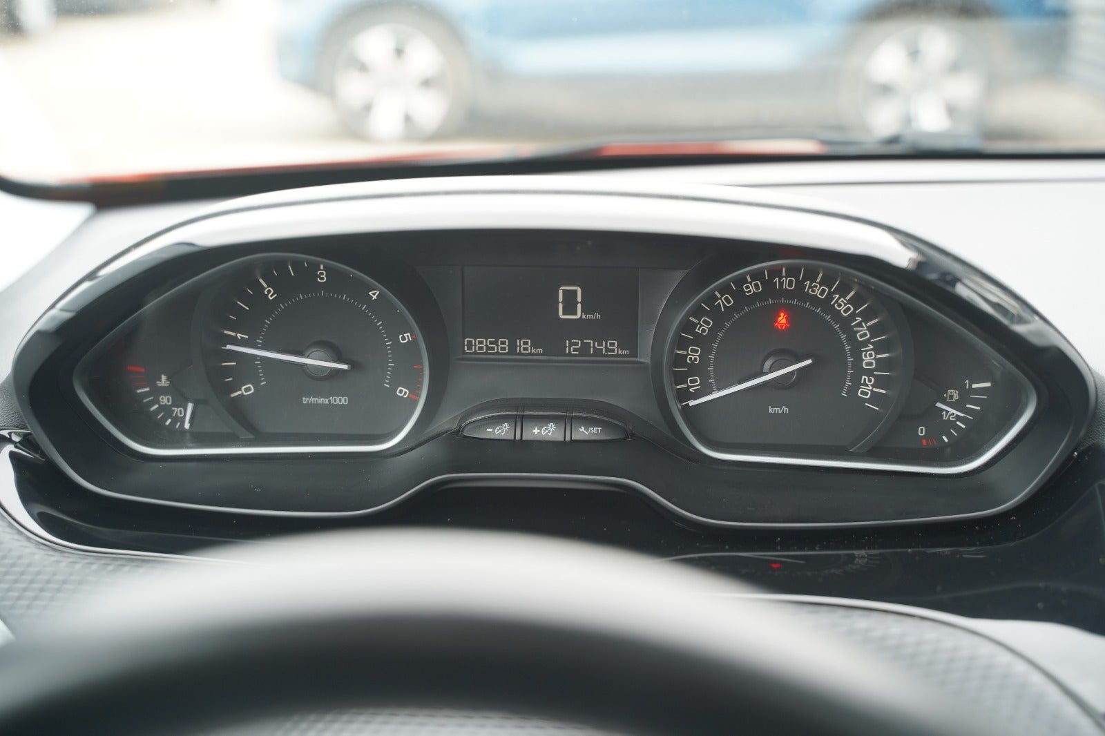 Billede af Peugeot 208 1,6 BlueHDi 100 Allure Sky