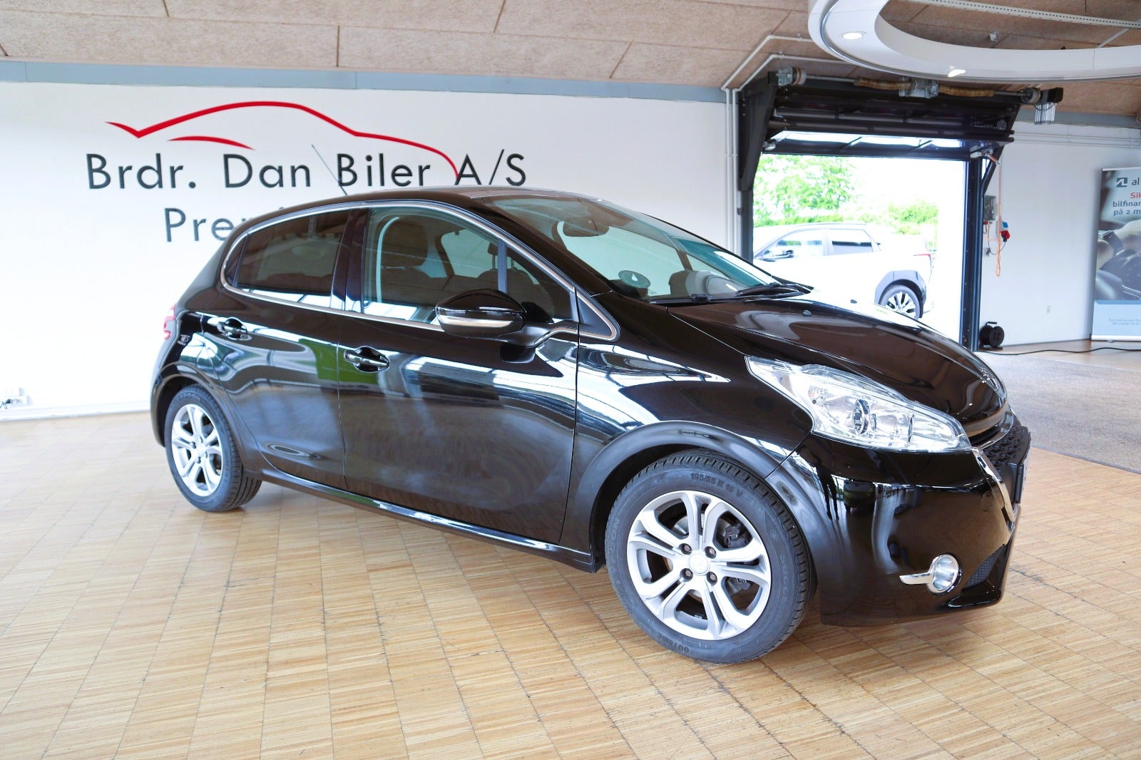 Billede af Peugeot 208 1,2 VTi Allure Sky