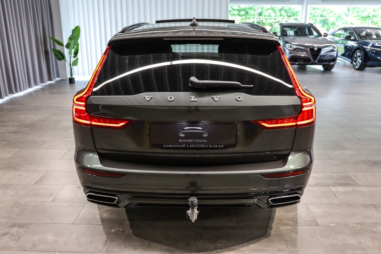 Billede af Volvo V60 2,0 T8 ReCharge R-Design aut. AWD