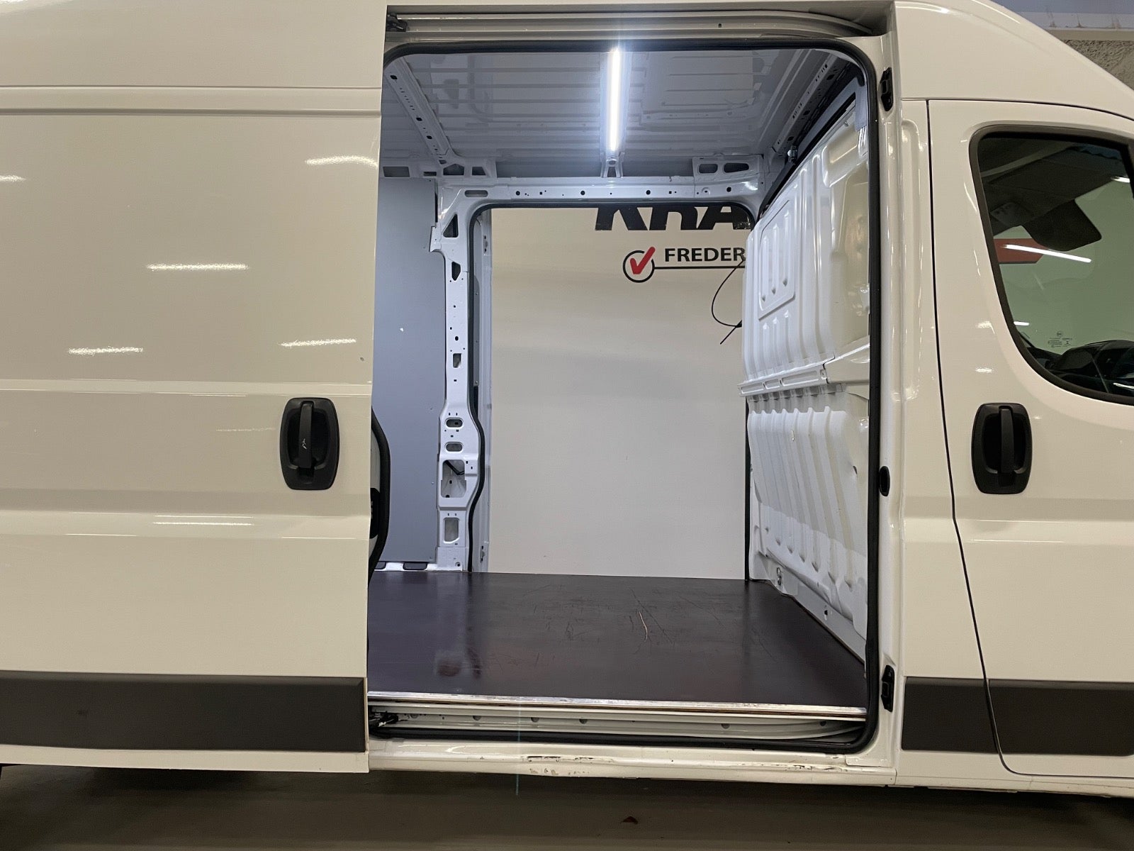 Billede af Fiat Ducato 35 Maxi 2,2 MJT 160 Kassevogn L3H2 aut.