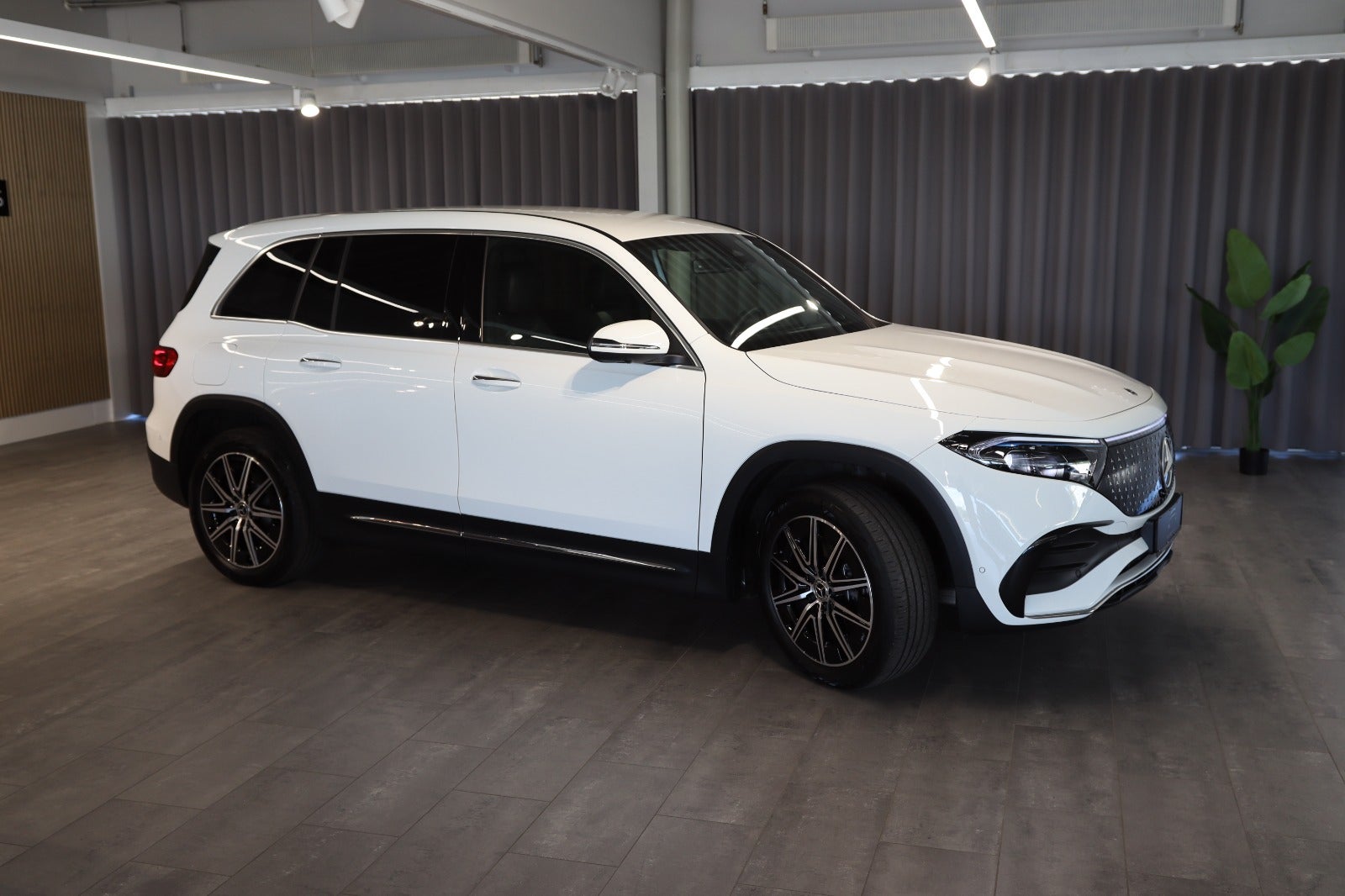Billede af Mercedes EQB300  AMG Premium 4Matic
