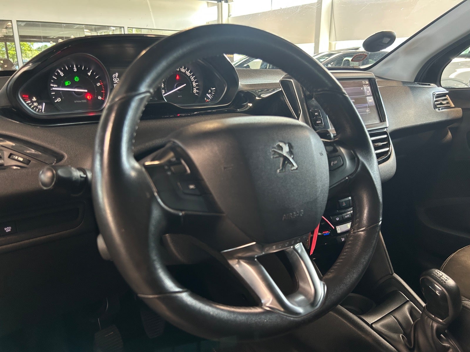 Peugeot 208 - 11
