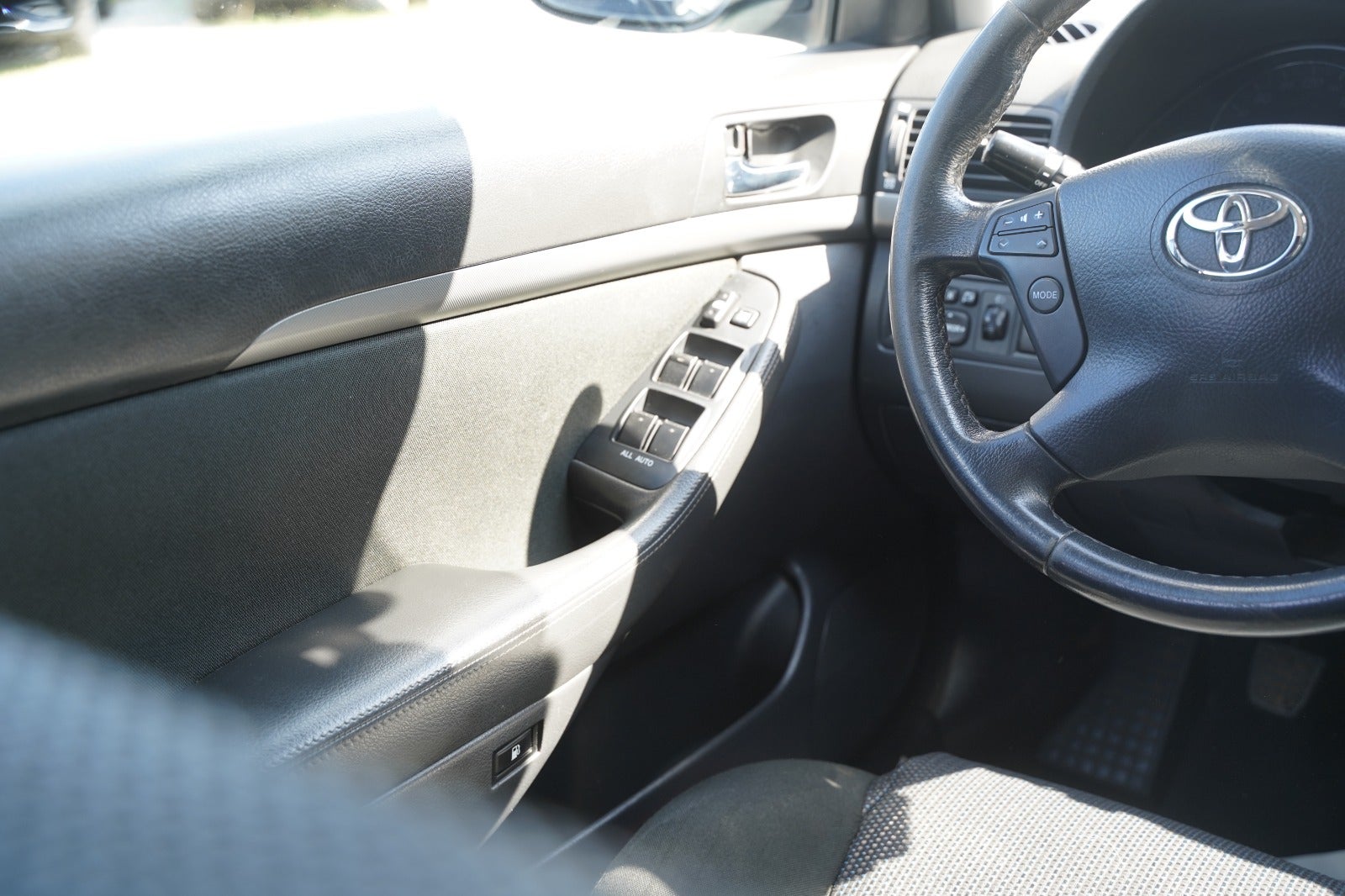 Billede af Toyota Avensis 1,8 VVT-i Sol stc.