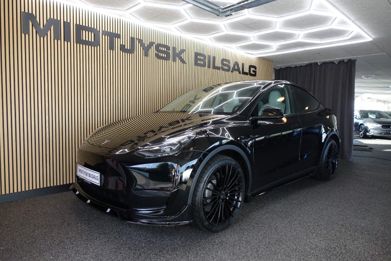 Tesla Model Y Long Range AWD